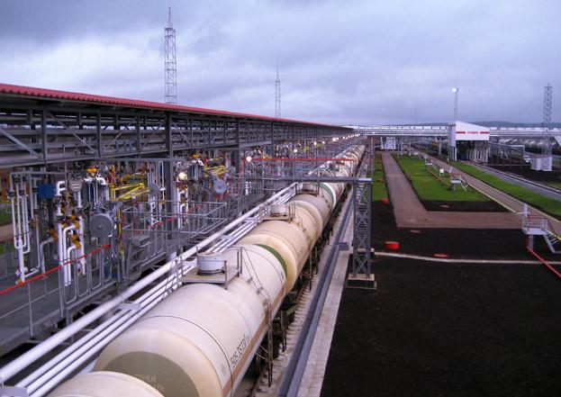 New construction: rail car loading platforms, tank farm, pump station for LPG- and petrol products